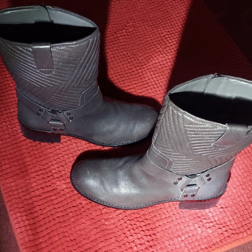 Boots - Picture 4 of 4